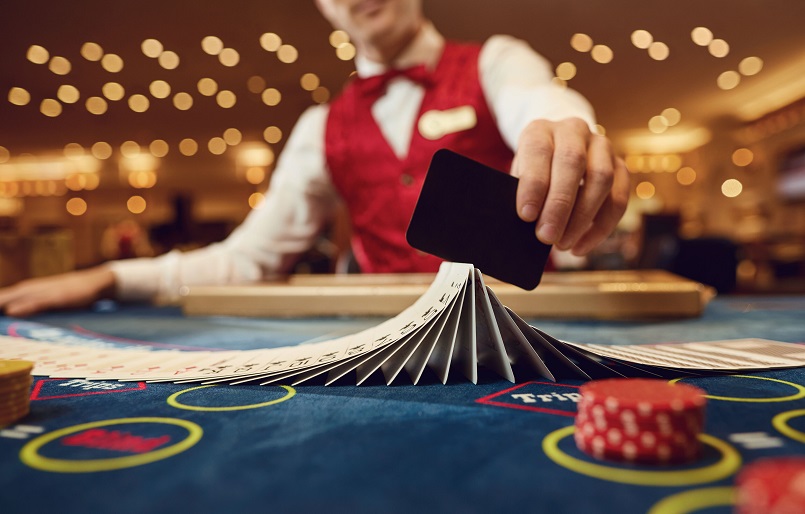 Dealer là người giúp vận hành một số trò chơi đánh bạc